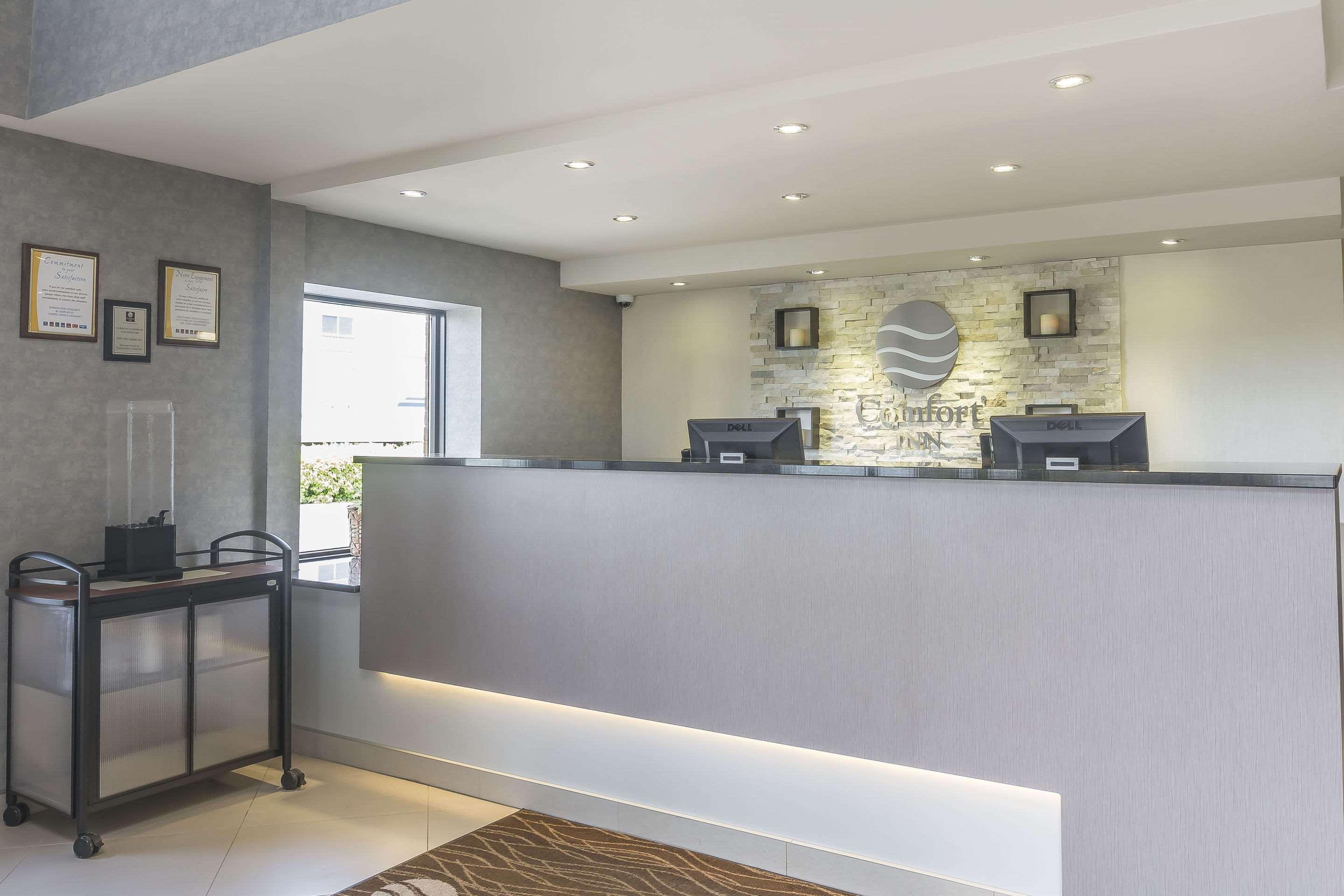 לוויס Comfort Inn מראה חיצוני תמונה