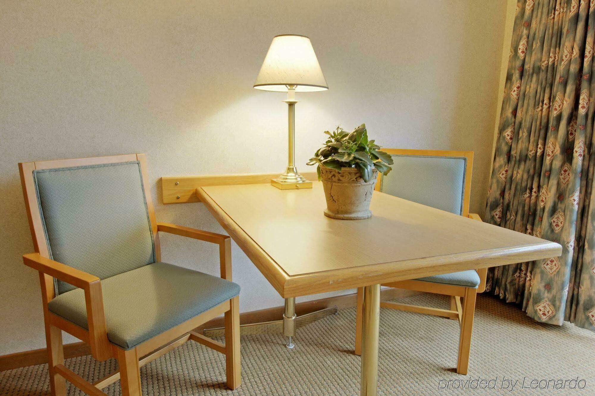 לוויס Comfort Inn מראה חיצוני תמונה